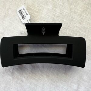 FP movement Black Hair Claw Clip